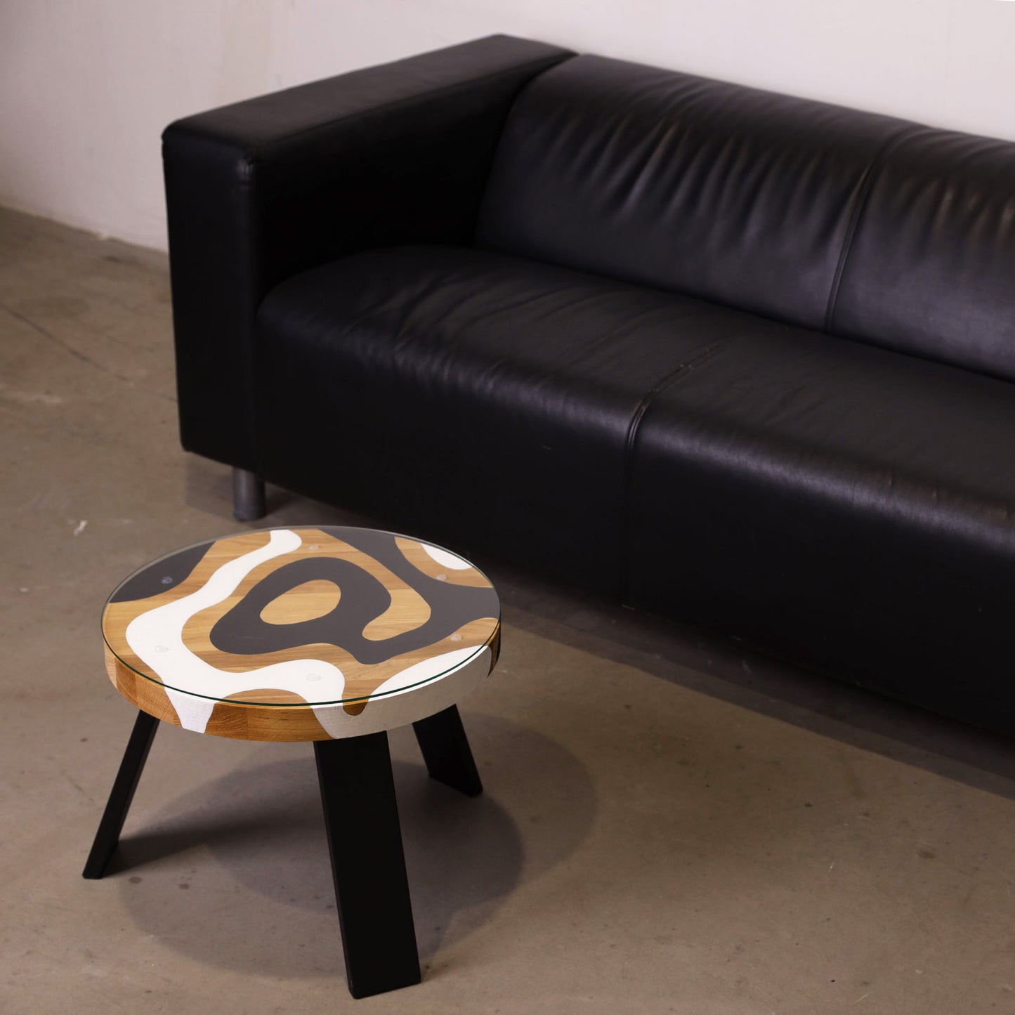 Tapytas abstraktus kavos staliukas, ąžuolas