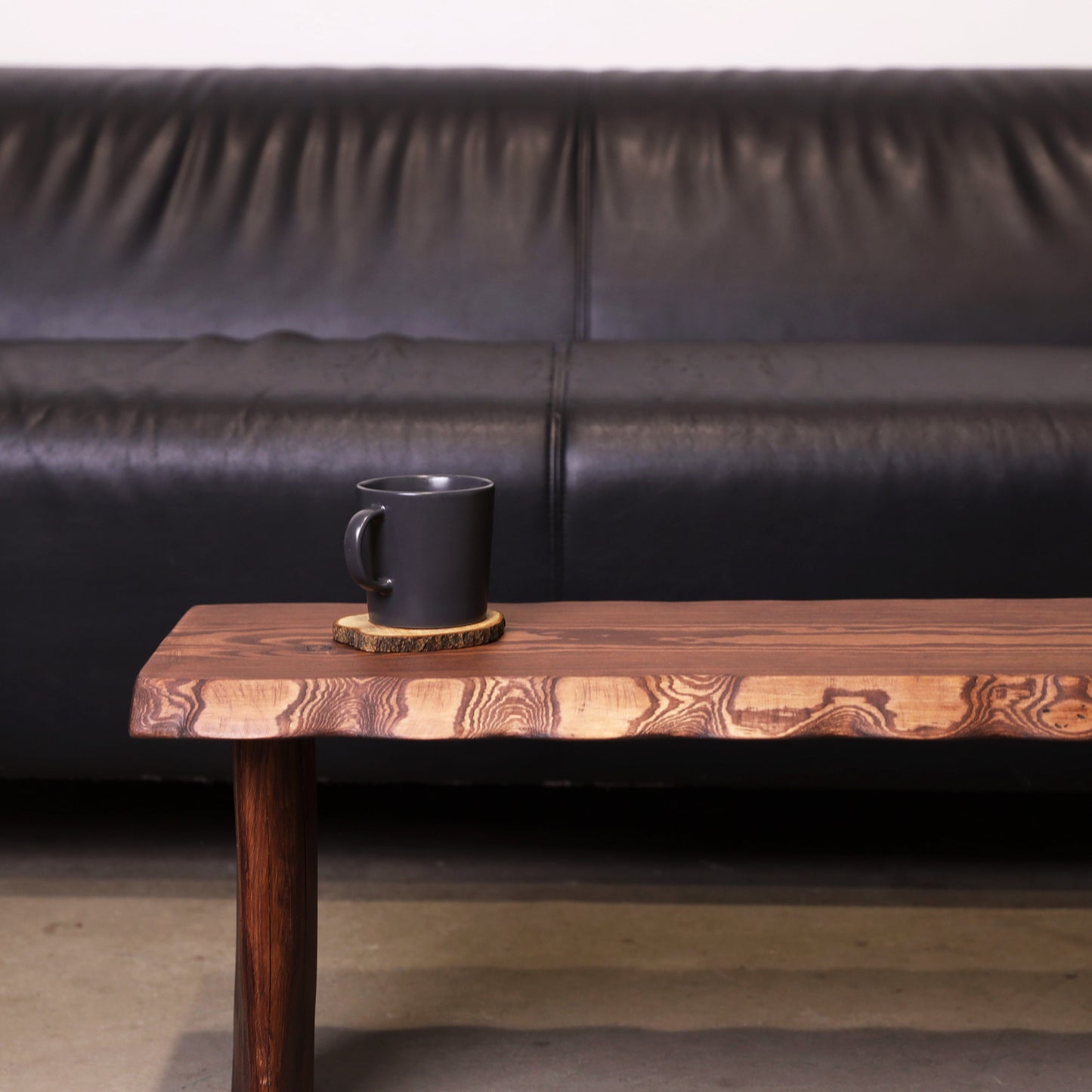 Banguotos formos kavos staliukas, eglė