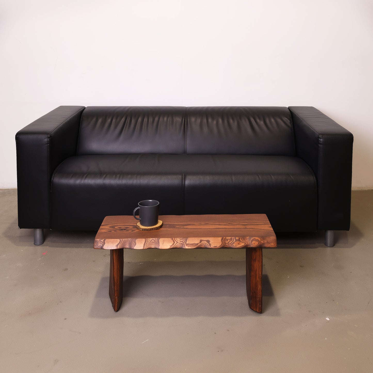 Banguotos formos kavos staliukas, eglė