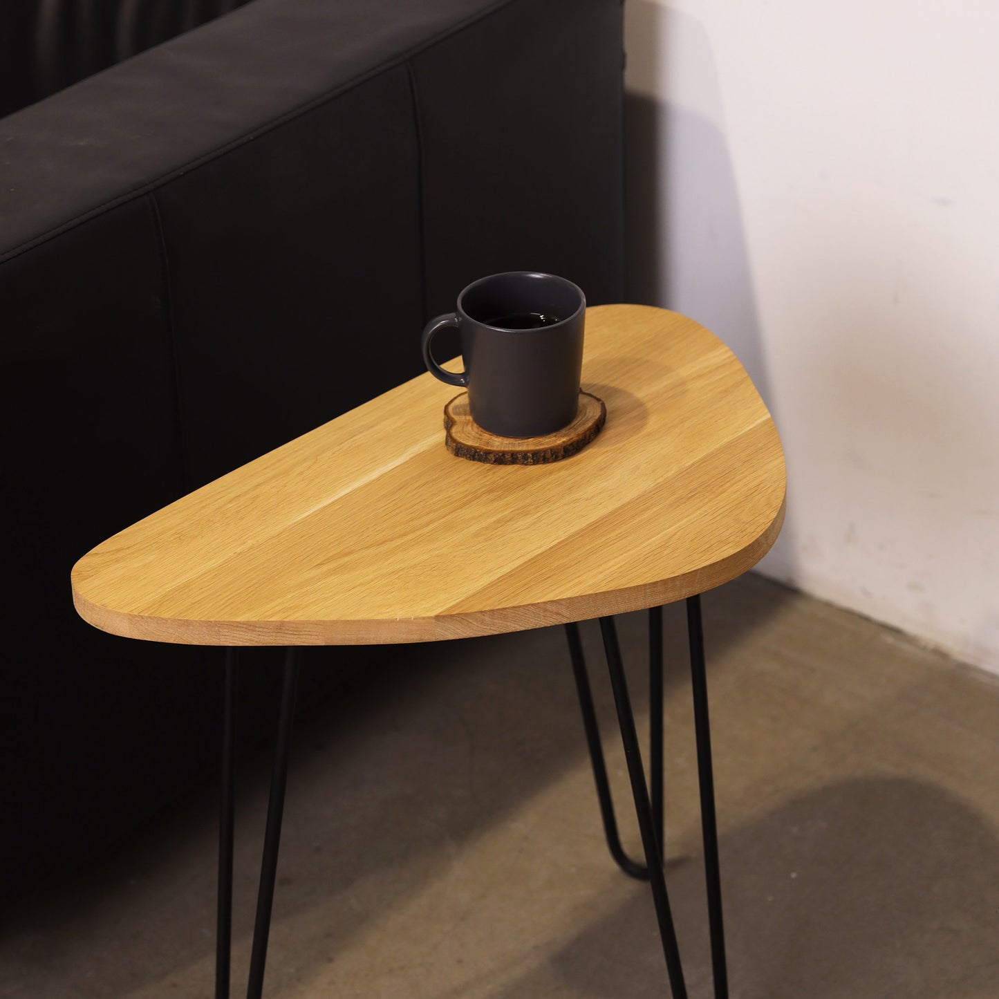 Asimetriškas medinis kavos staliukas, ažuolas
