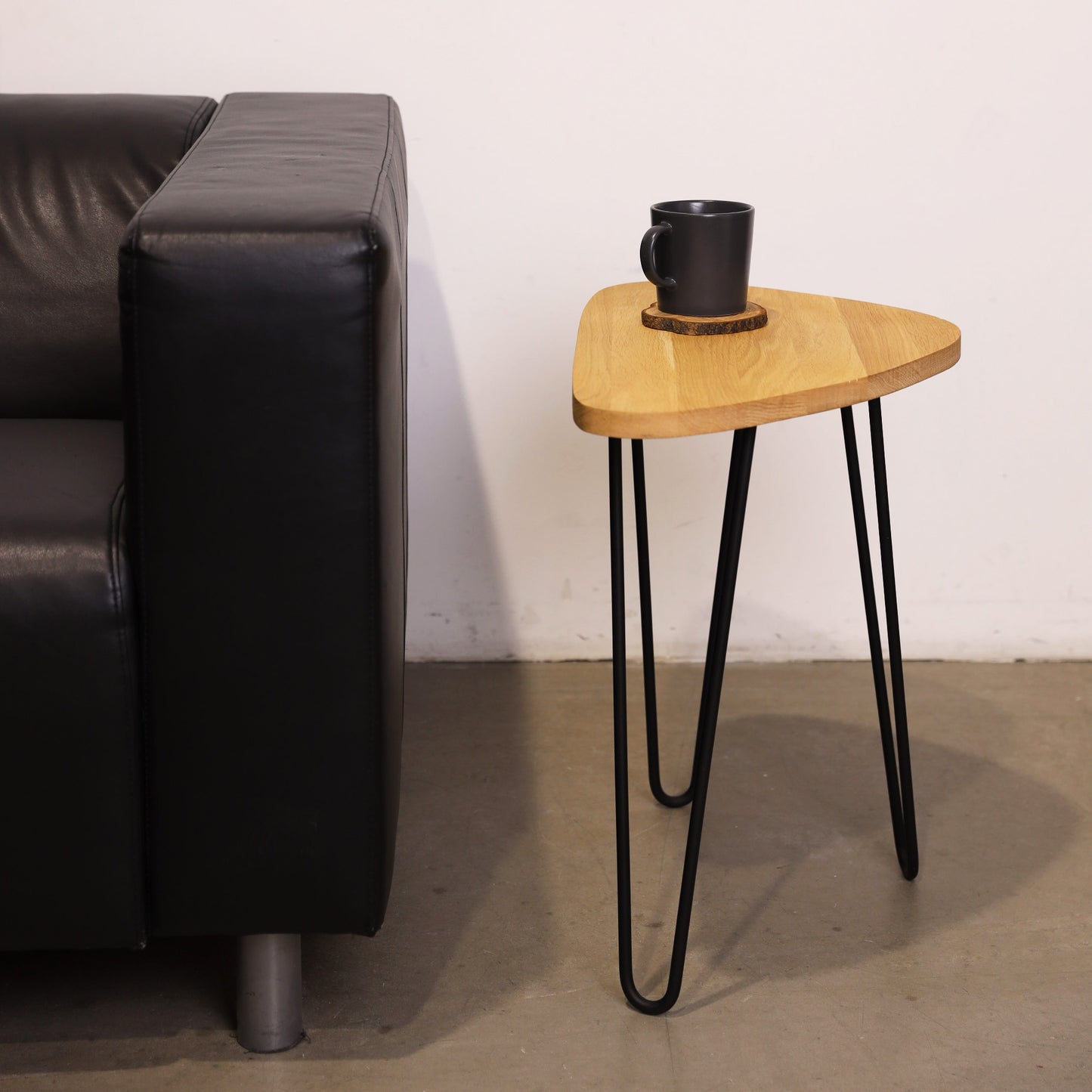 Asimetriškas medinis kavos staliukas, ažuolas